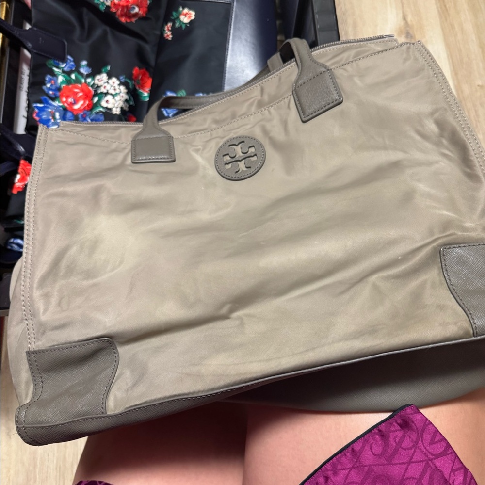 Tory Burch Olive Green Tote Bag - Picture 9 of 10